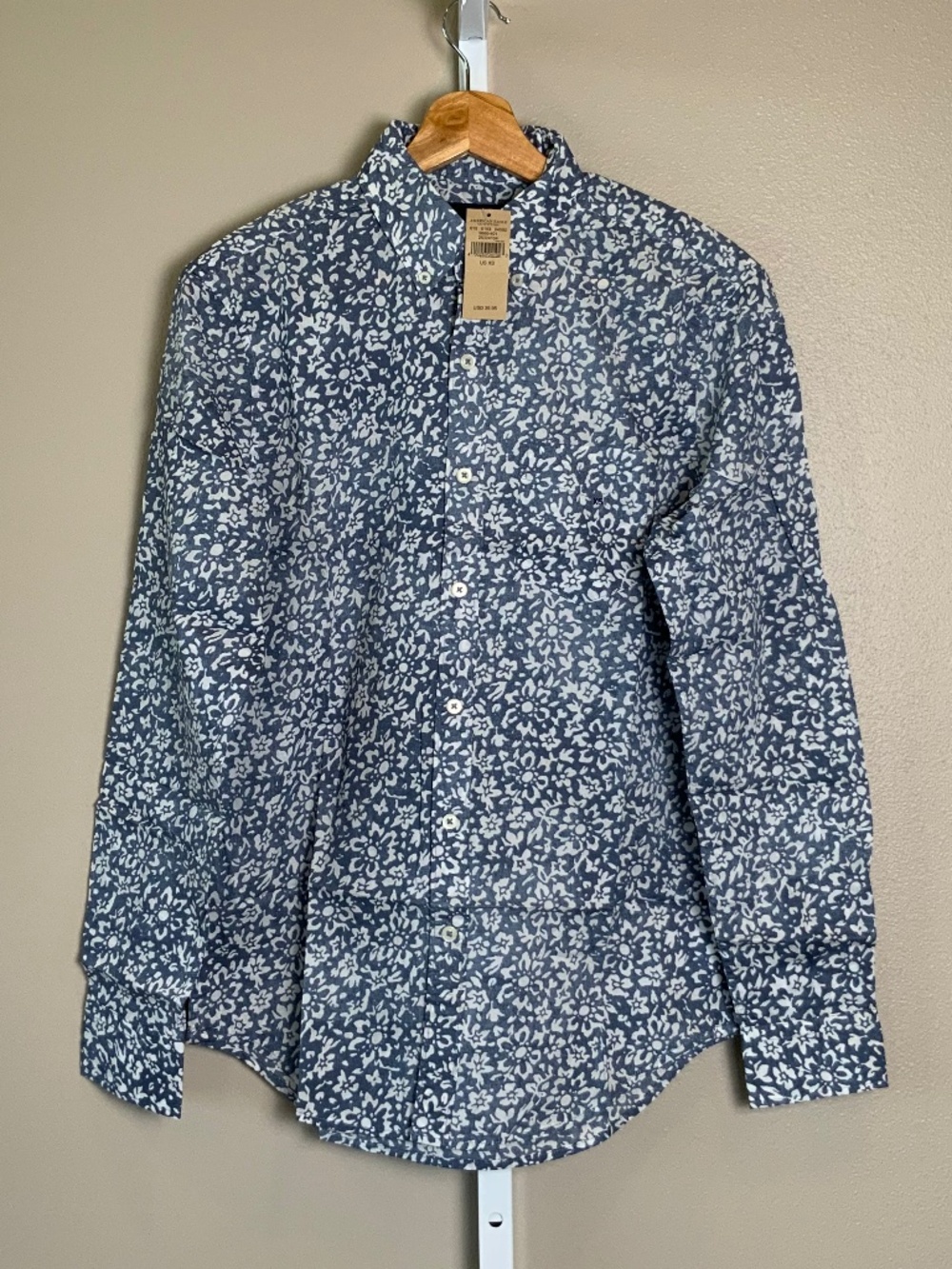 American Eagle Outfitters Seriously Soft Classic Floral Print Button Down Shirt